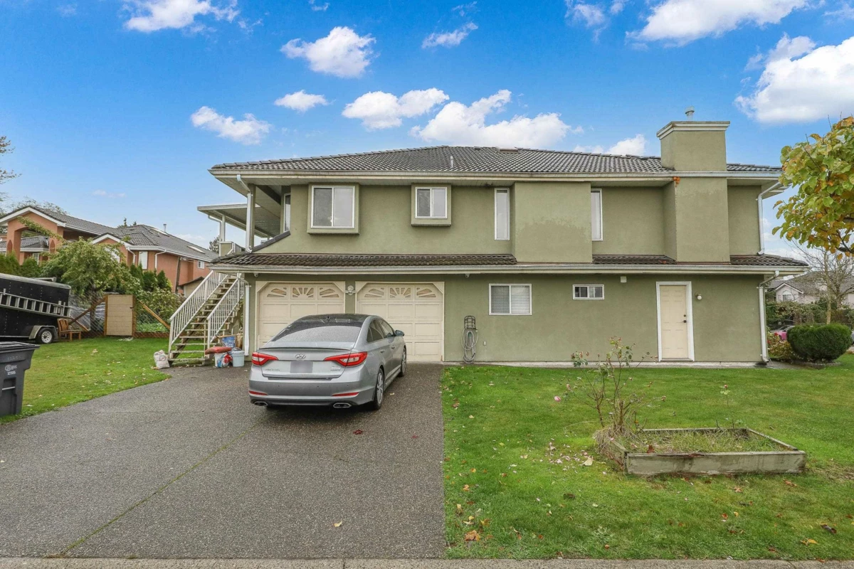 Living Room Photo of 12255 64a Avenue, Surrey, BC