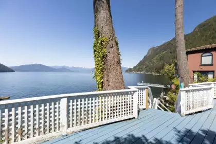 Front Yard Photo of 4 Strachan Point Road, West Vancouver, BC