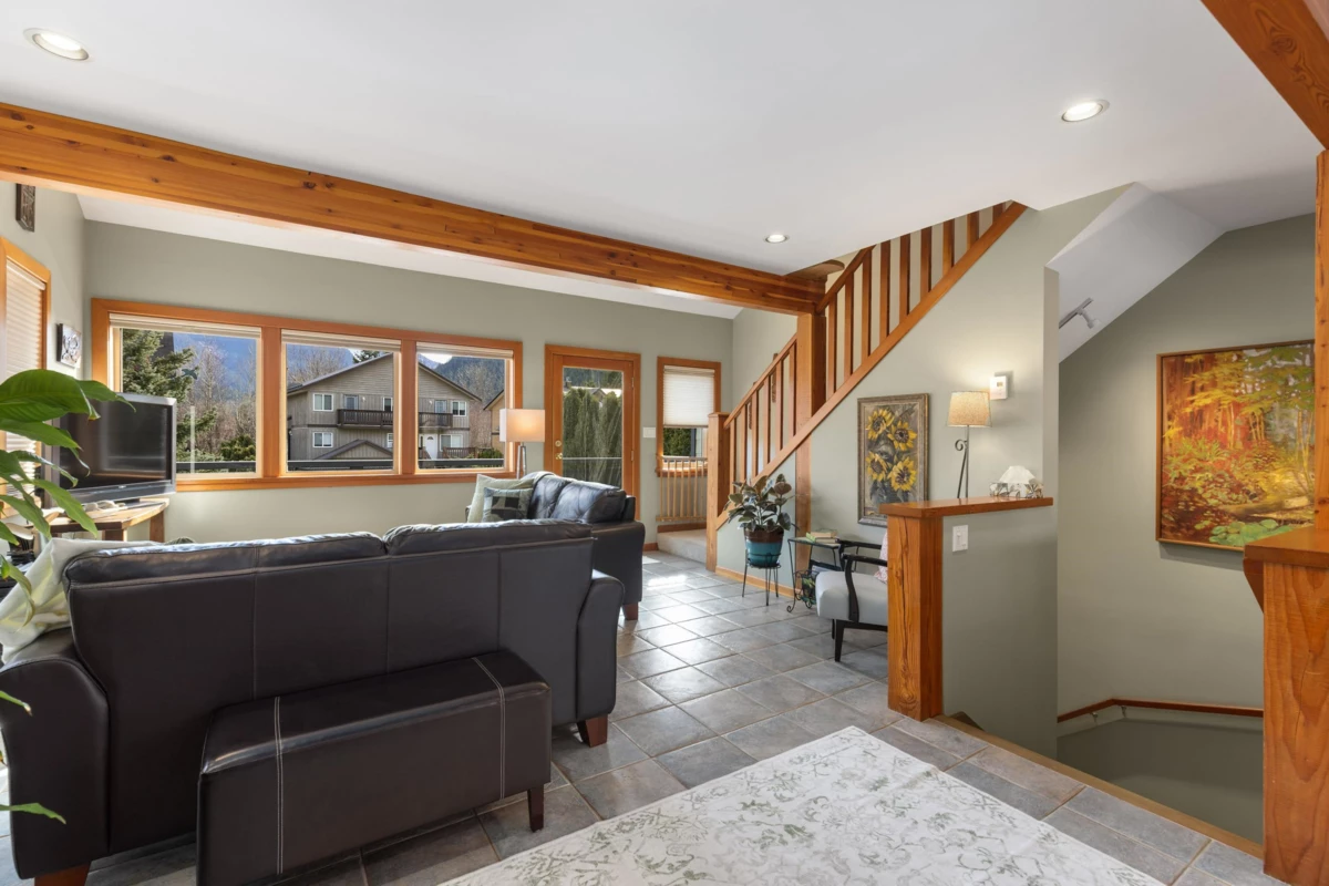 Dining Area Photo of 1423 Willow Drive, Pemberton, BC