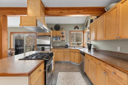 Kitchen Photo of 1423 Willow Drive, Pemberton, BC