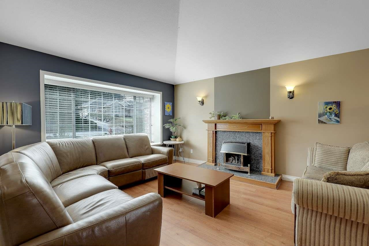 Family Room Photo of 9312 163 Street, Surrey, BC