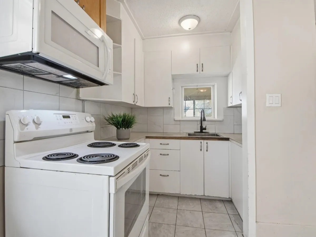 Family Room Photo of 2437 E 22nd Avenue, Vancouver, BC