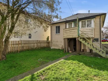 Office / Den Photo of 2437 E 22nd Avenue, Vancouver, BC