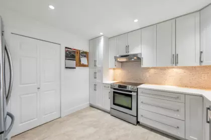 Primary Bathroom Photo of 303 12088 66 Avenue, Surrey, BC