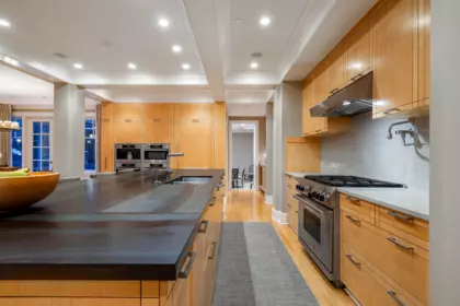 Kitchen Island Photo of 2958 Mathers Crescent, West Vancouver, BC