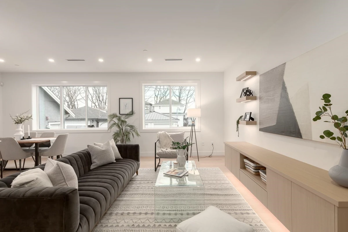 Living Room Photo of 2 3506 E Pender Street, Vancouver, BC