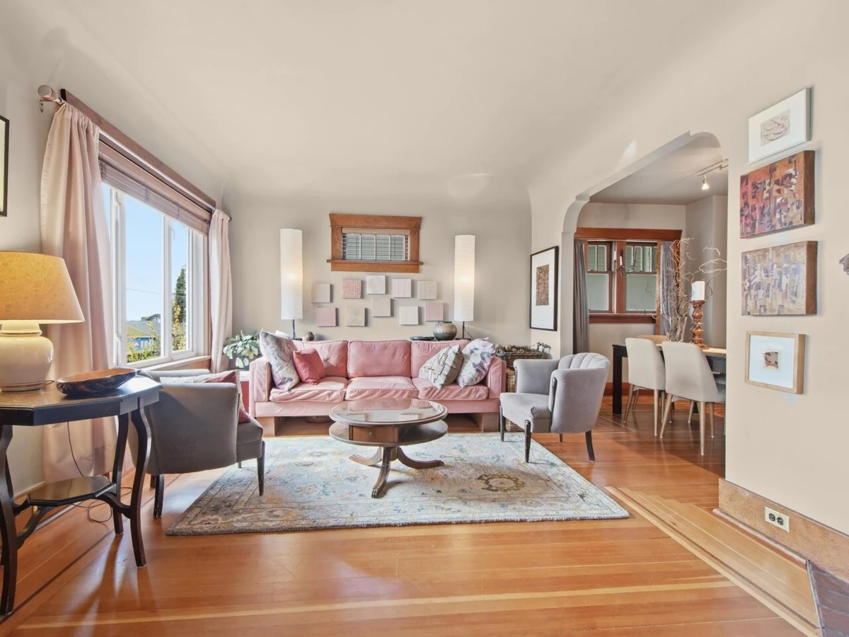 Family Room Photo of 1523 Seventh Avenue, New Westminster, BC