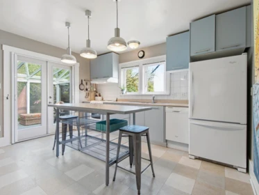 Kitchen Island Photo of 1523 Seventh Avenue, New Westminster, BC
