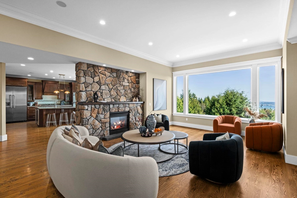 Family Room Photo of 1371 Burnside Road, West Vancouver, BC