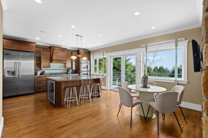 Breakfast Nook Photo of 1371 Burnside Road, West Vancouver, BC