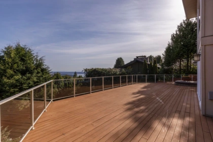 Garden / Landscaping Photo of 1371 Burnside Road, West Vancouver, BC