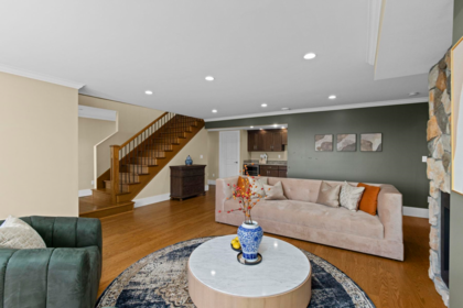 Hallway Photo of 1371 Burnside Road, West Vancouver, BC