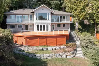Hot Tub / Spa Photo of 1371 Burnside Road, West Vancouver, BC