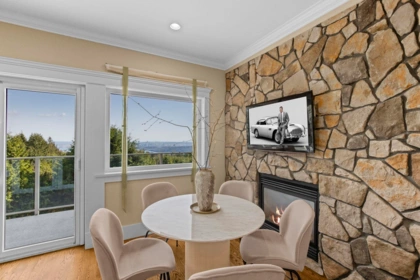 Primary Bedroom Photo of 1371 Burnside Road, West Vancouver, BC