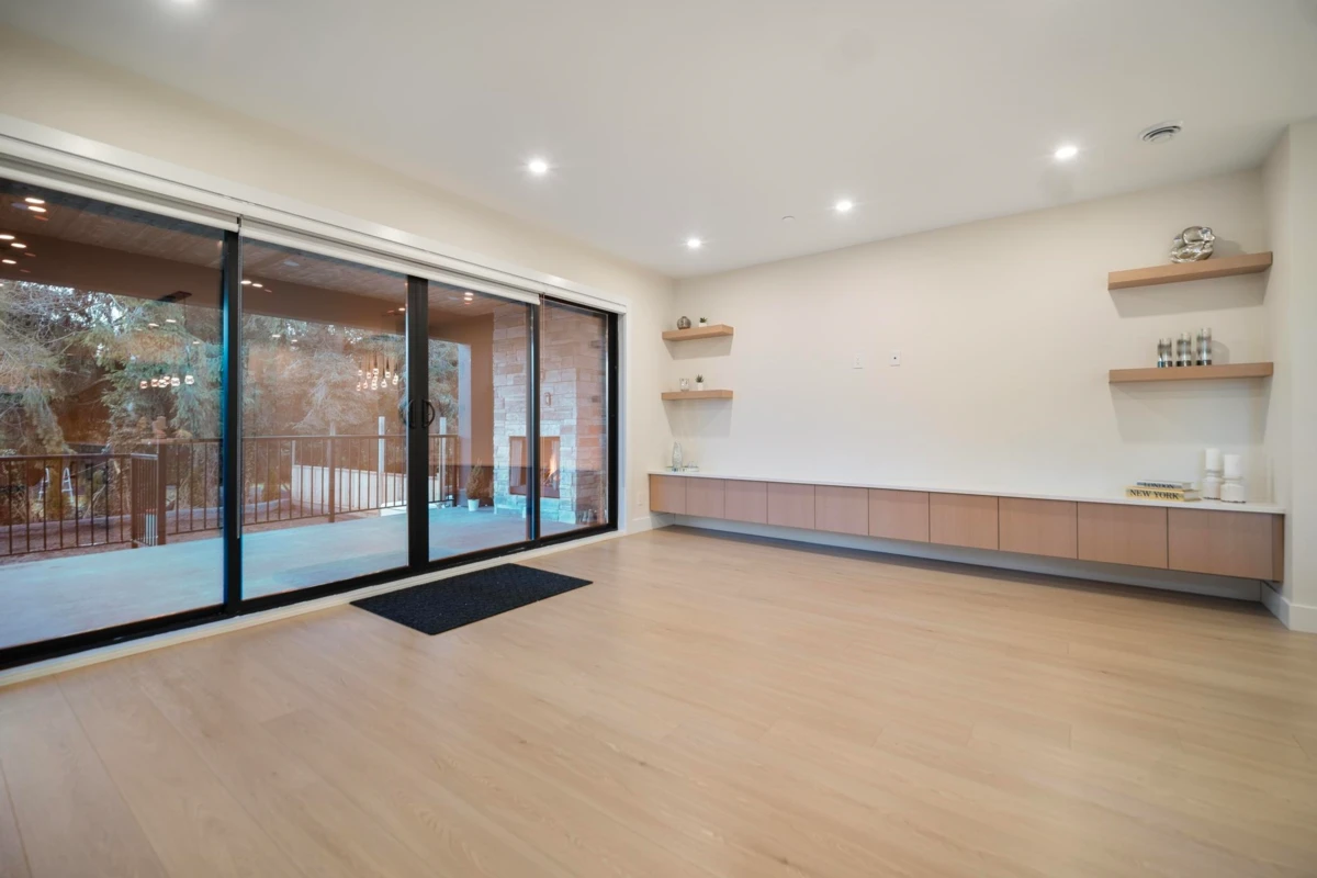Dining Area Photo of 14206 North Bluff Road, White Rock, BC