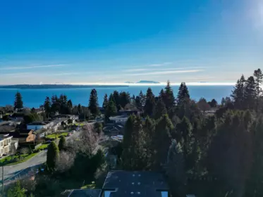 Community Amenities Photo (Clubhouse) of 14206 North Bluff Road, White Rock, BC