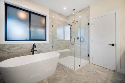 Hallway Photo of 14206 North Bluff Road, White Rock, BC