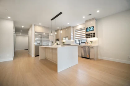 Kitchen Island Photo of 14206 North Bluff Road, White Rock, BC