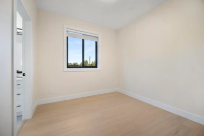 Powder Room Photo of 14206 North Bluff Road, White Rock, BC