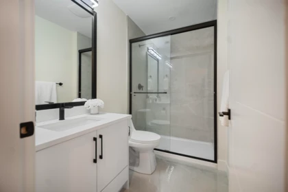 Walk-In Closet Photo of 14206 North Bluff Road, White Rock, BC