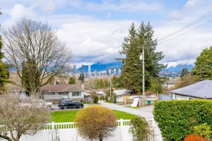 Garden / Landscaping Photo of 4457 Burke Street, Burnaby, BC