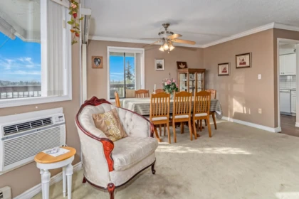 Kitchen Photo of 707 31955 Old Yale Road, Abbotsford, BC