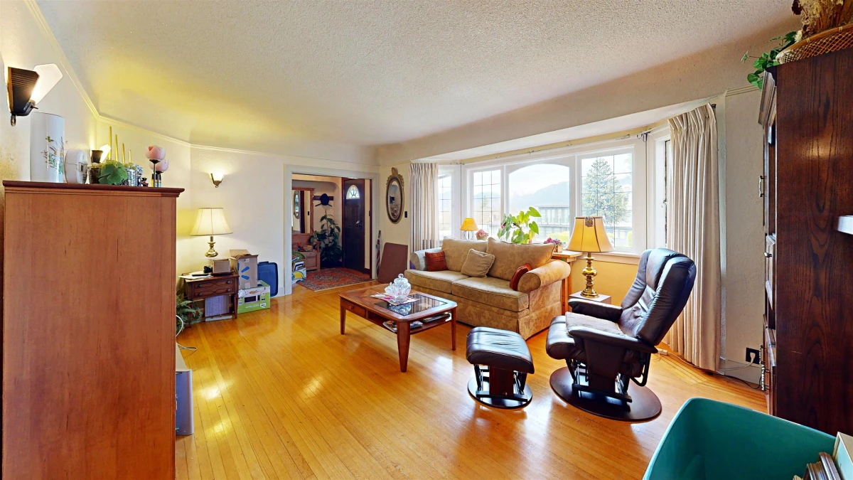 Family Room Photo of 3624 Cambridge Street, Vancouver, BC