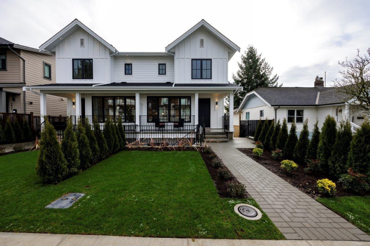 Exterior Front Photo of 229 E 22nd Street, North Vancouver, BC