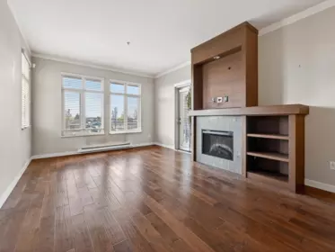 302 4365 Hastings Street, Burnaby, BC, Burnaby — Apartment/Condo for sale