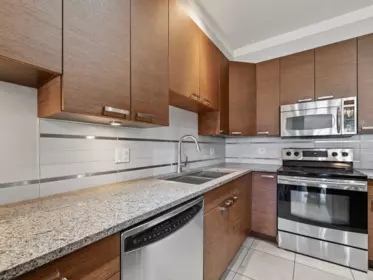 302 4365 Hastings Street, Burnaby, BC, Burnaby — Apartment/Condo for sale