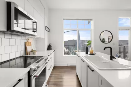 Breakfast Nook Photo of 16 3552 Victoria Drive, Coquitlam, BC