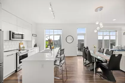 Kitchen Island Photo of 16 3552 Victoria Drive, Coquitlam, BC