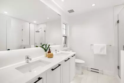 Powder Room Photo of 16 3552 Victoria Drive, Coquitlam, BC