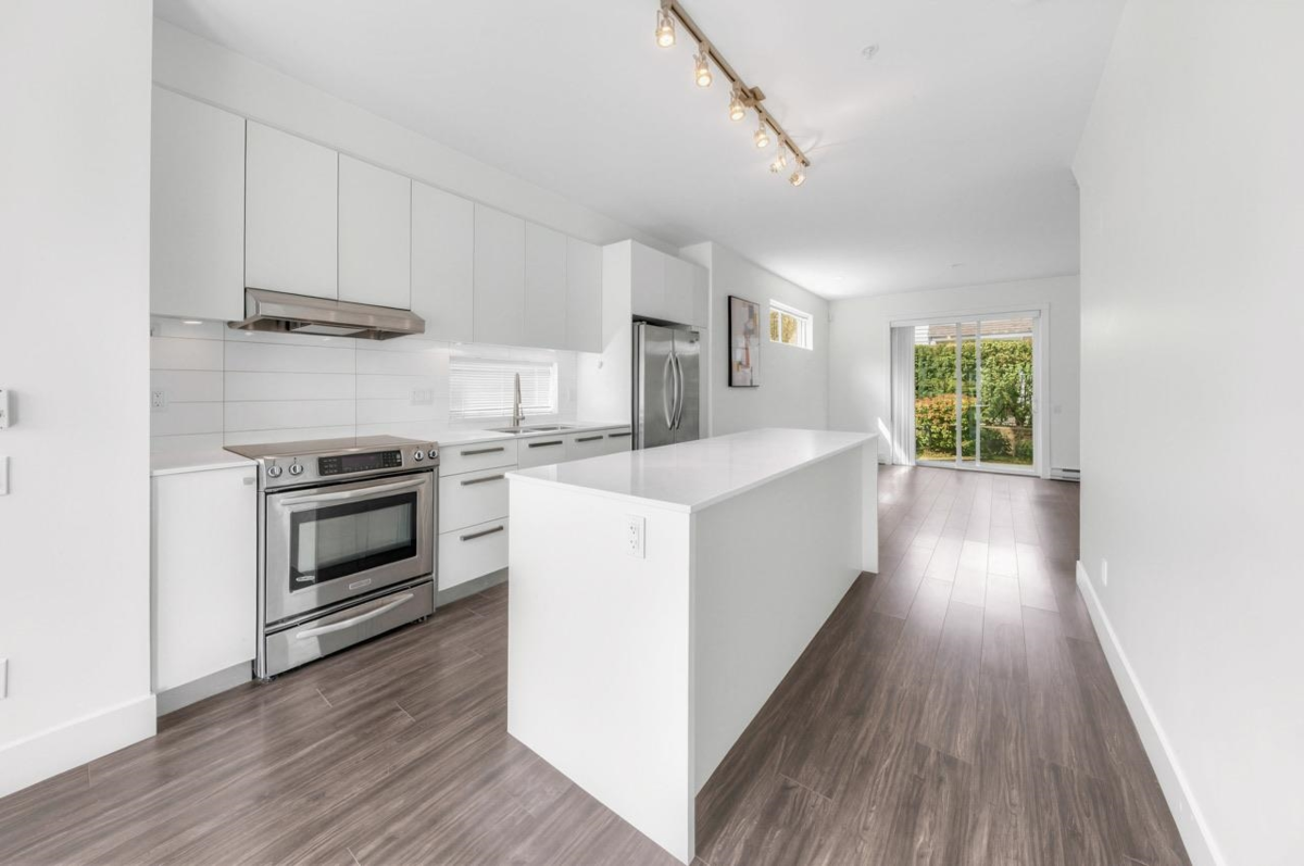 Dining Area Photo of 18 6868 Burlington Avenue, Burnaby, BC