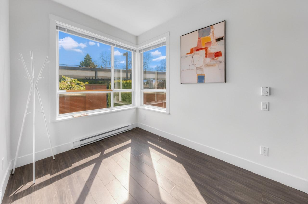 Living Room Photo of 18 6868 Burlington Avenue, Burnaby, BC