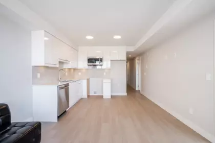 Guest Bathroom Photo of 307 3050 Kingsway, Vancouver, BC