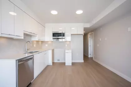 Powder Room Photo of 307 3050 Kingsway, Vancouver, BC