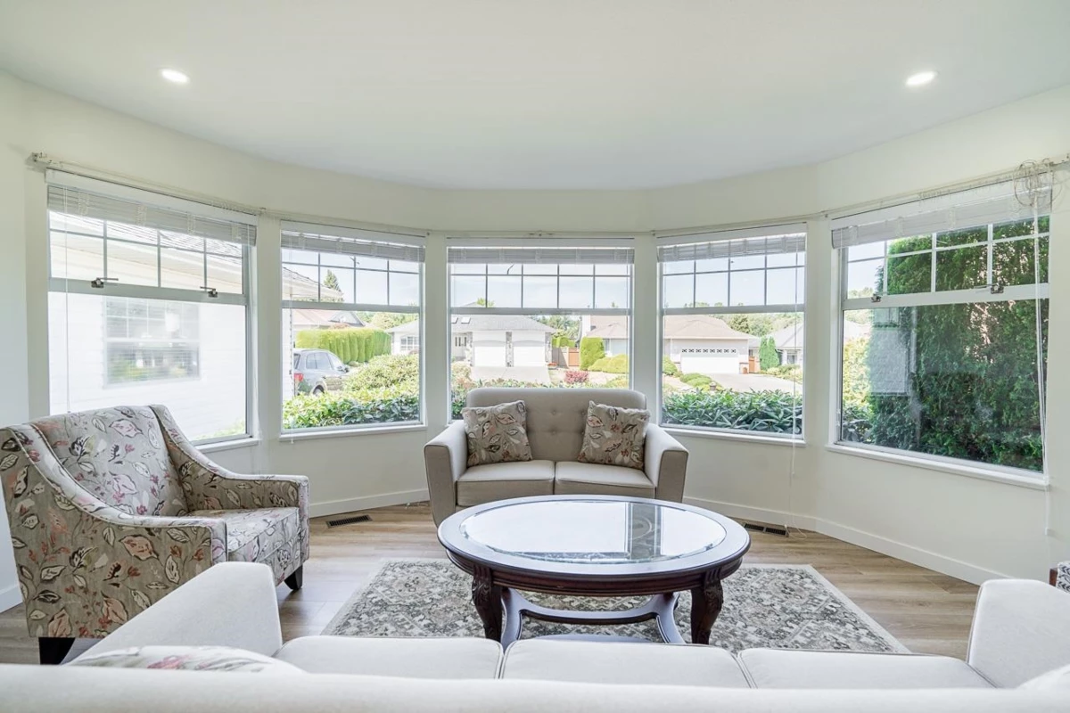 Family Room Photo of 16158 16a Avenue, Surrey, BC