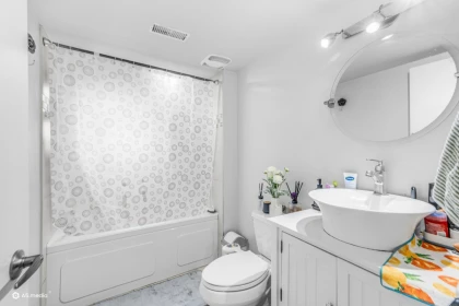 Powder Room Photo of 11573 84a Avenue, Delta, BC