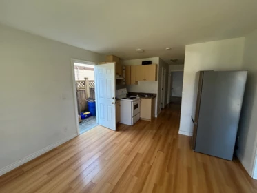 Kitchen Island Photo of 8523 Thorpe Street, Mission, BC