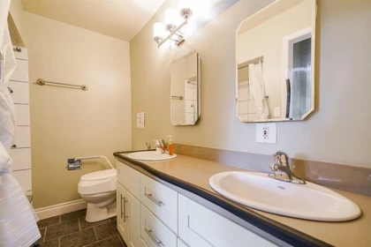 Primary Bathroom Photo of 19886 37 Avenue, Langley, BC