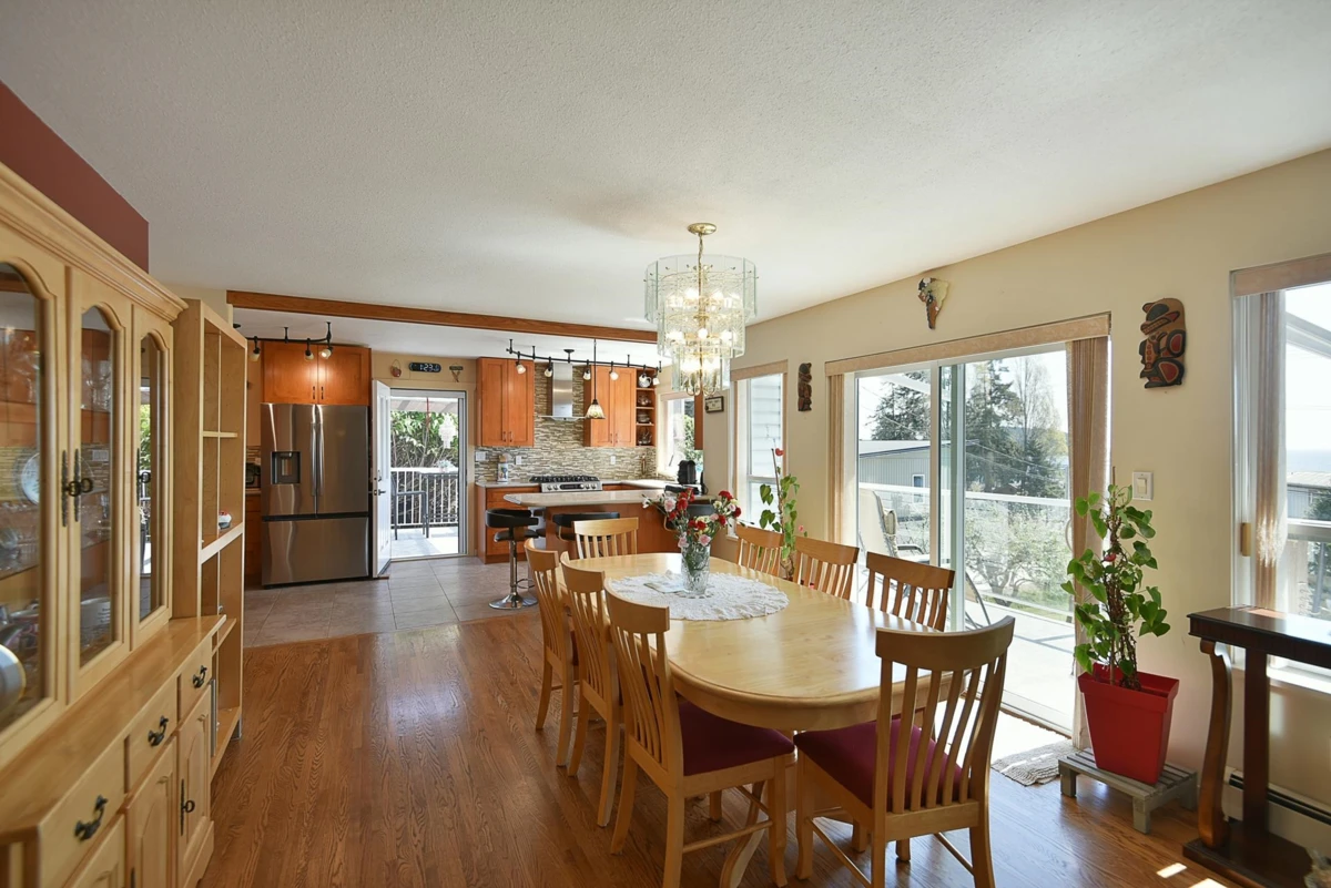 Family Room Photo of 6502 Sunshine Coast Highway, Sechelt, BC