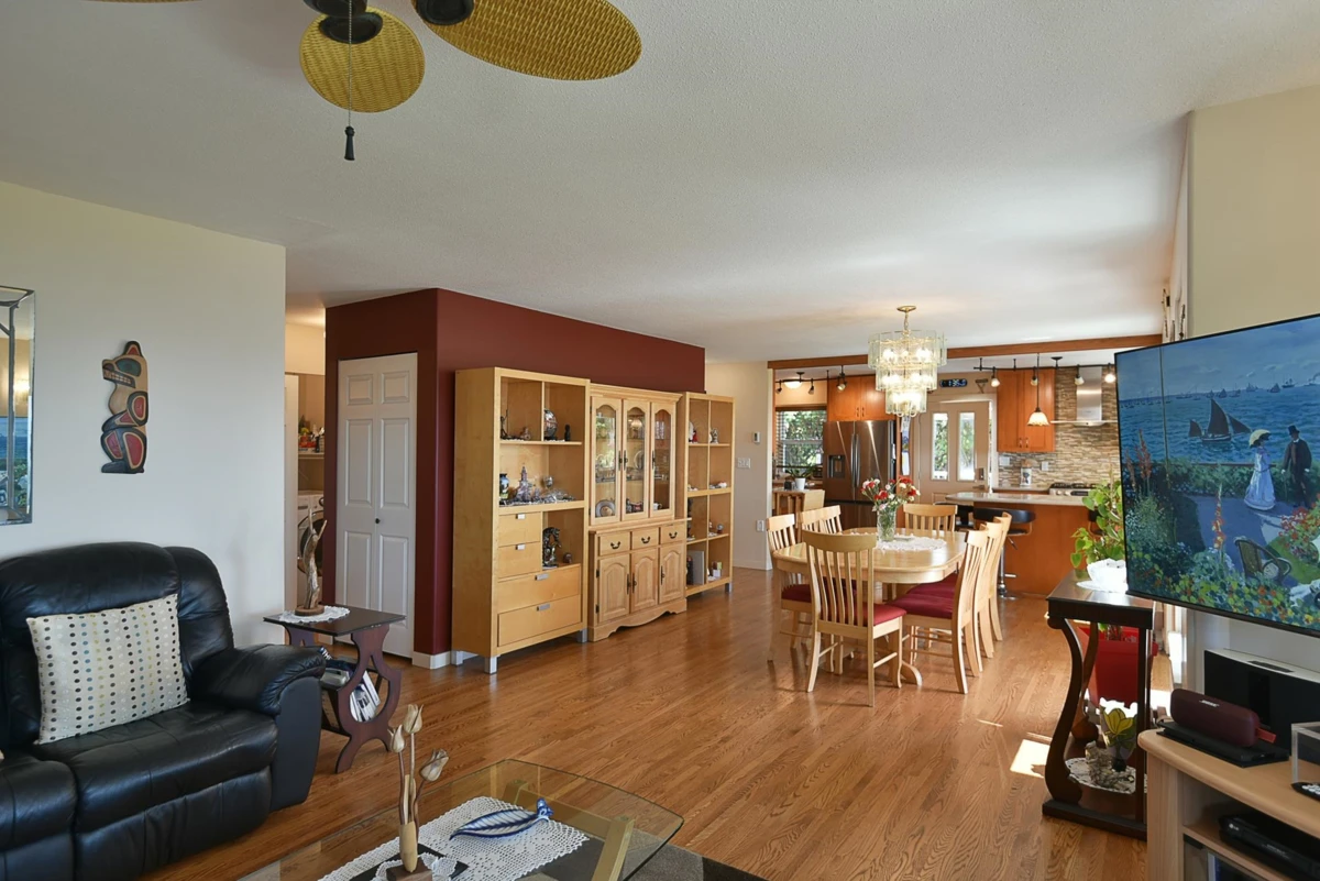 Living Room Photo of 6502 Sunshine Coast Highway, Sechelt, BC