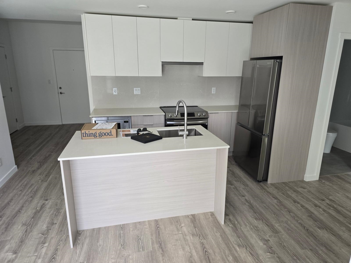 Family Room Photo of 521 13968 Laurel Drive, Surrey, BC