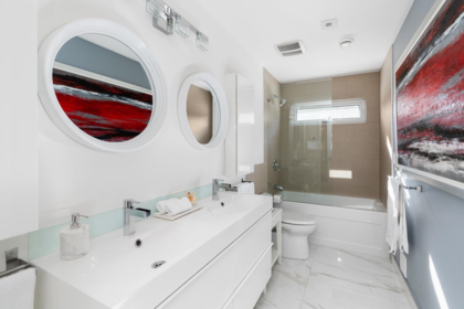 Laundry Room Photo of 1388 21st Street, West Vancouver, BC