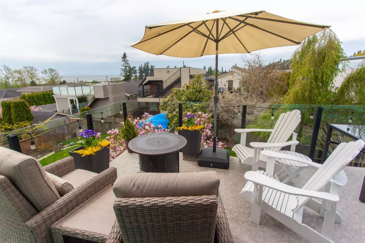 Family Room Photo of 867 Stayte Road, White Rock, BC