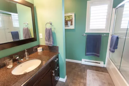 Entry Foyer Photo of 867 Stayte Road, White Rock, BC