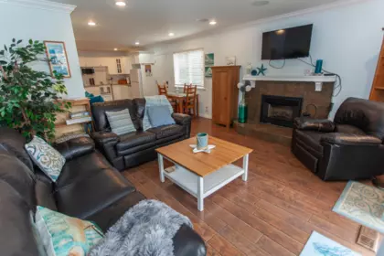 Garage Interior Photo of 867 Stayte Road, White Rock, BC