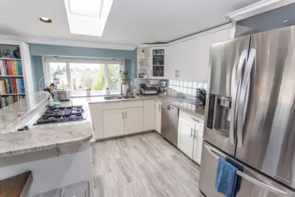Walk-In Closet Photo of 867 Stayte Road, White Rock, BC
