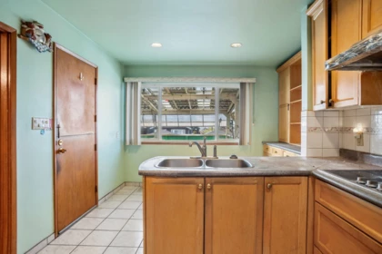Guest Bathroom Photo of 1388 E 60th Avenue, Vancouver, BC